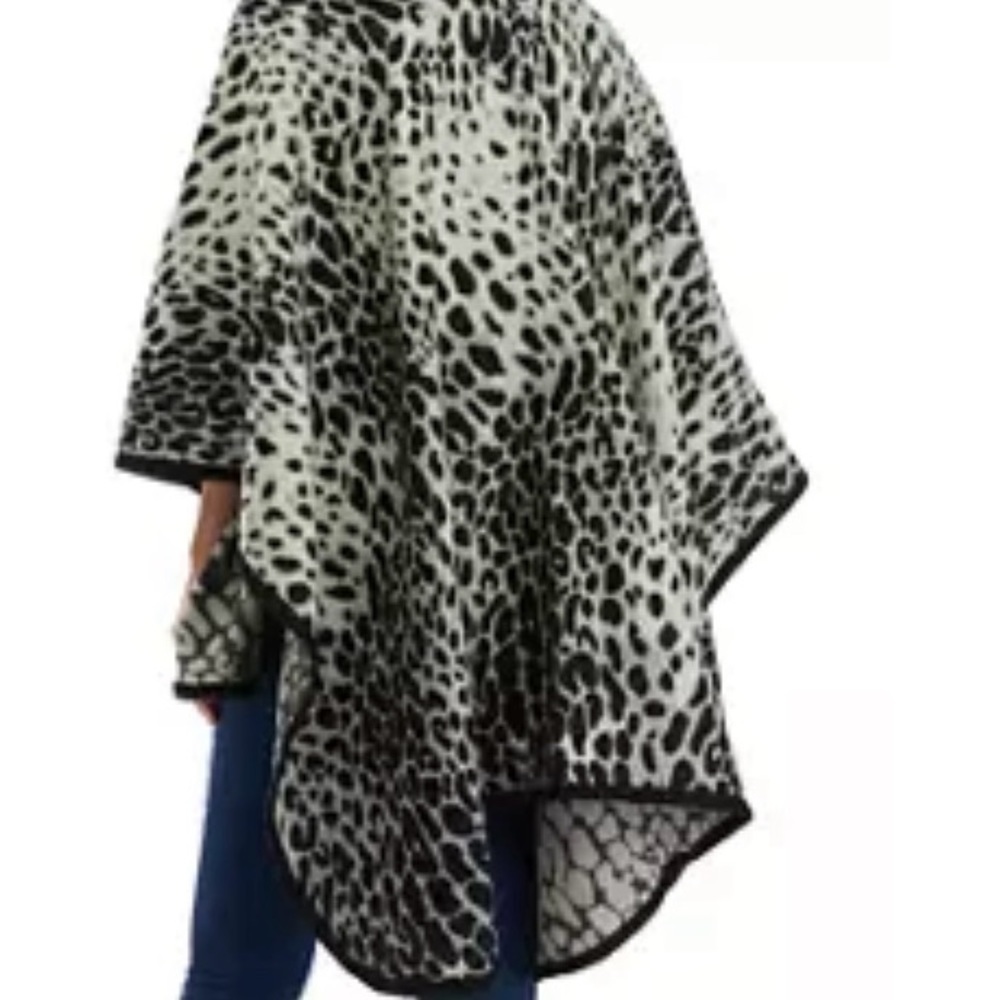 FRAAS Animal Print Ruana Wrap Poncho‎ Black & White Trim One Size Women’s Shawl - Picture 3 of 10